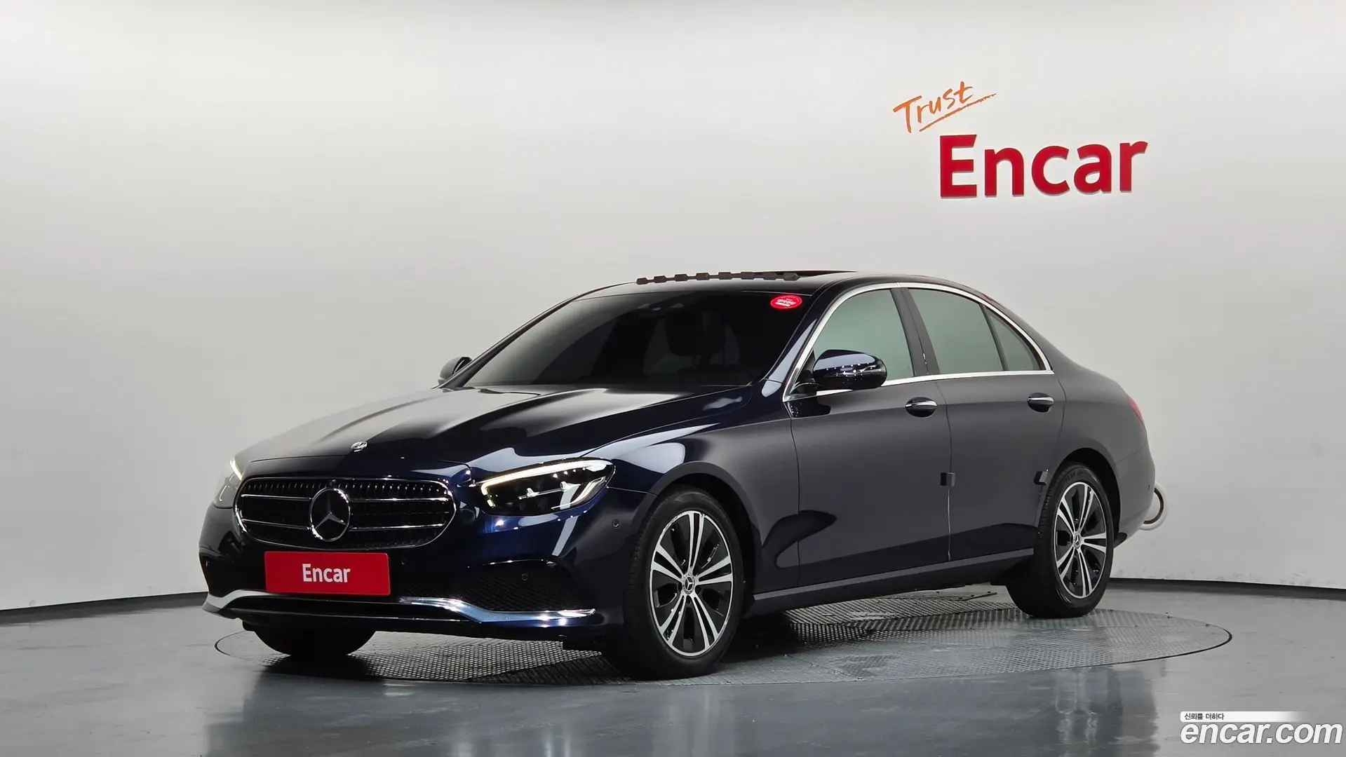 Main__Slider__Photo:E-Class Mercedes-Benz 2022.1-0
