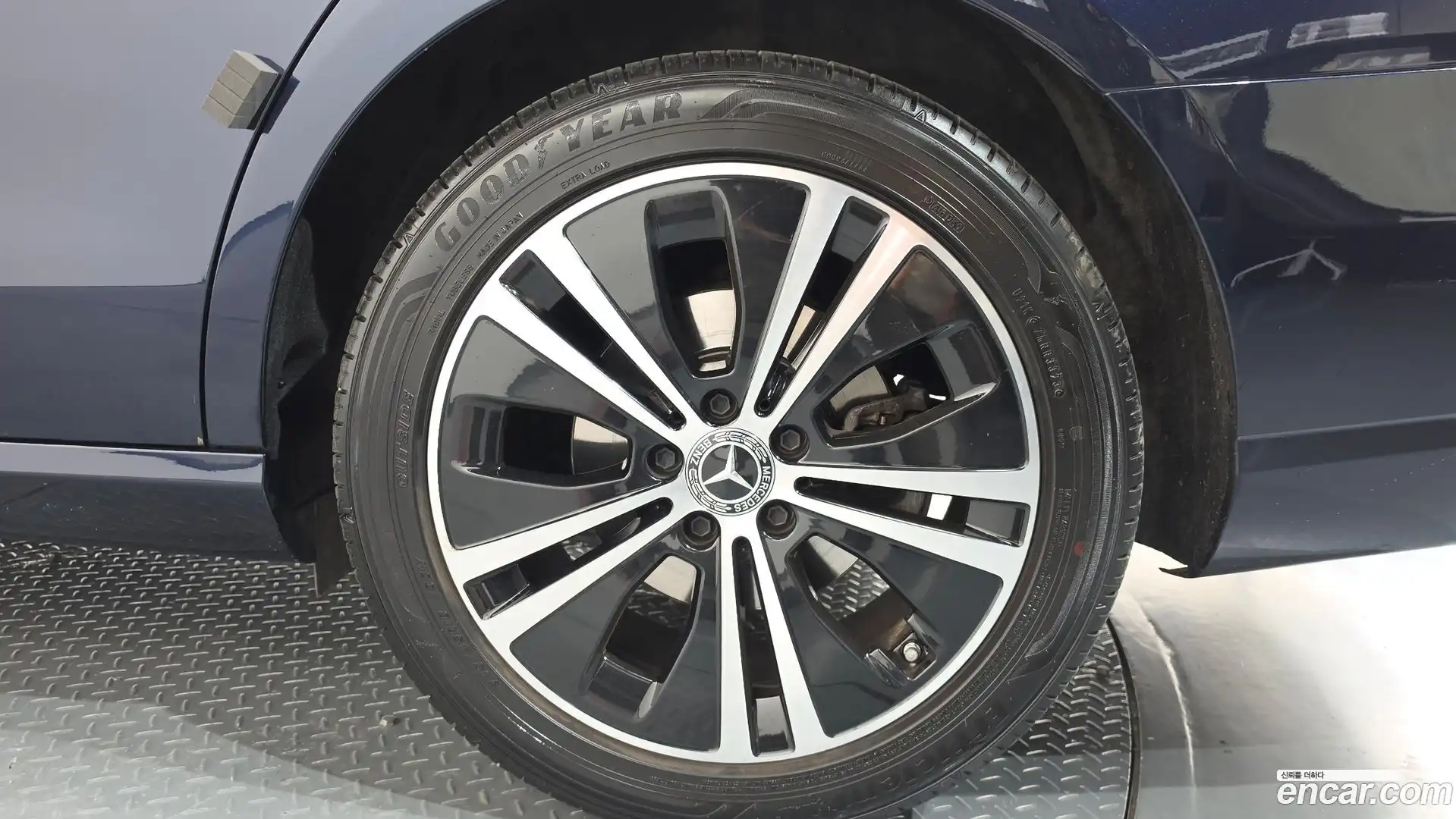 E-Class Mercedes-Benz 2022.1-OUTER-031