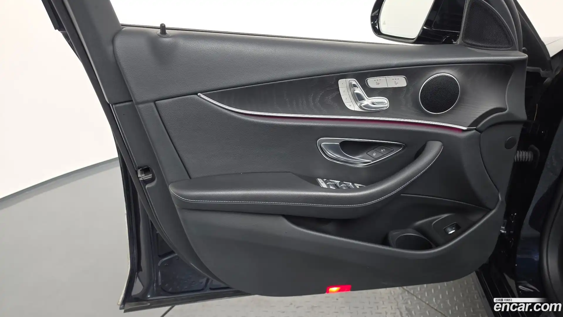 E-Class Mercedes-Benz 2022.1-INNER-034