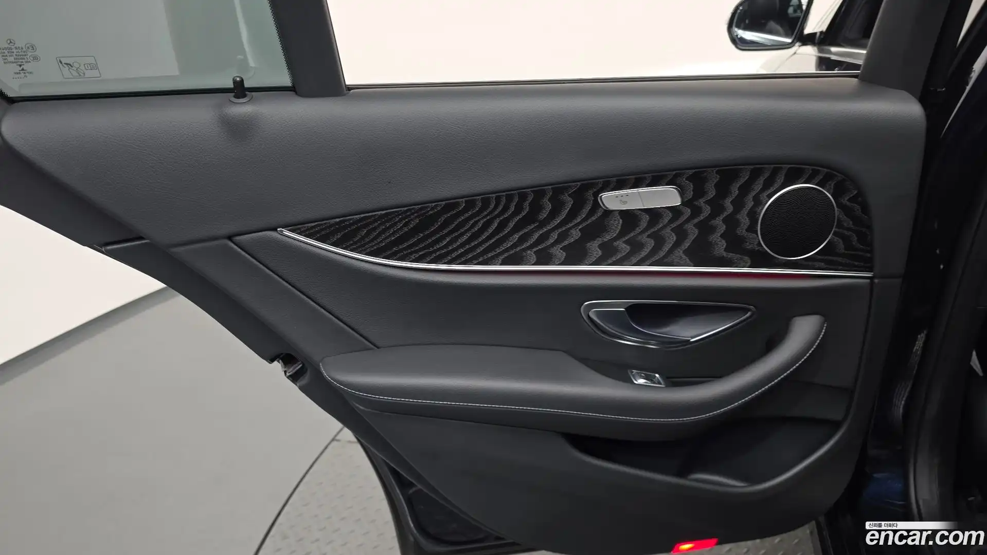 E-Class Mercedes-Benz 2022.1-INNER-035