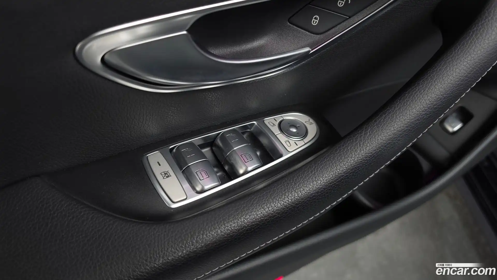 E-Class Mercedes-Benz 2022.1-OPTION-047