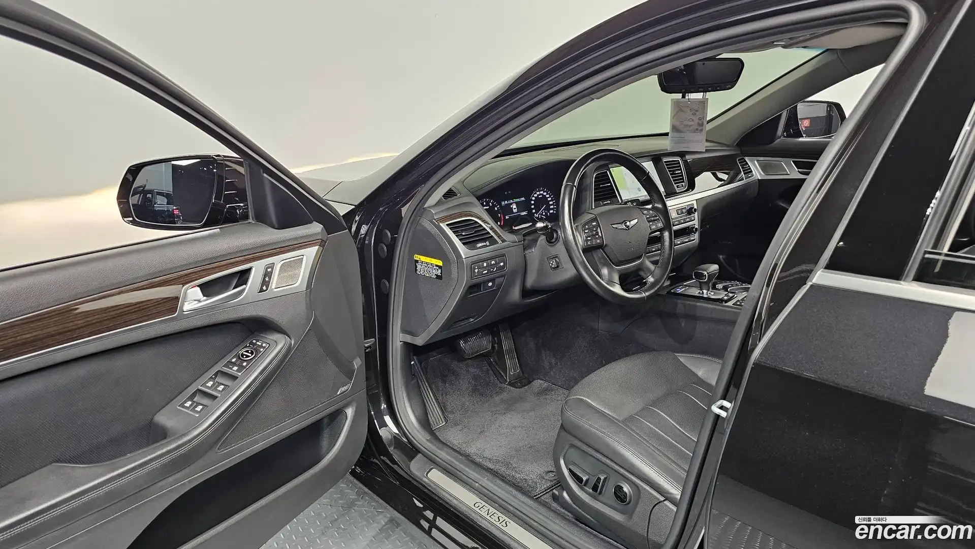 G80 Genesis 2019.0-INNER-010