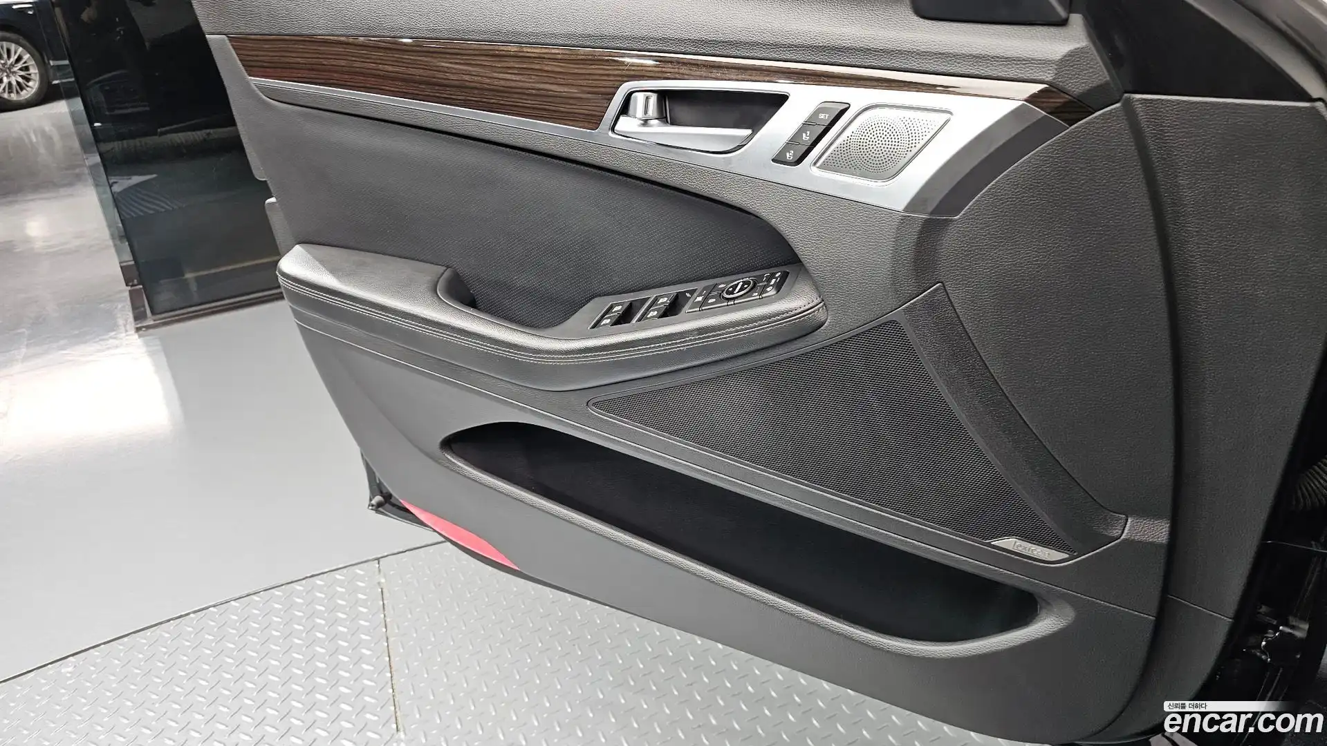 G80 Genesis 2019.0-INNER-034