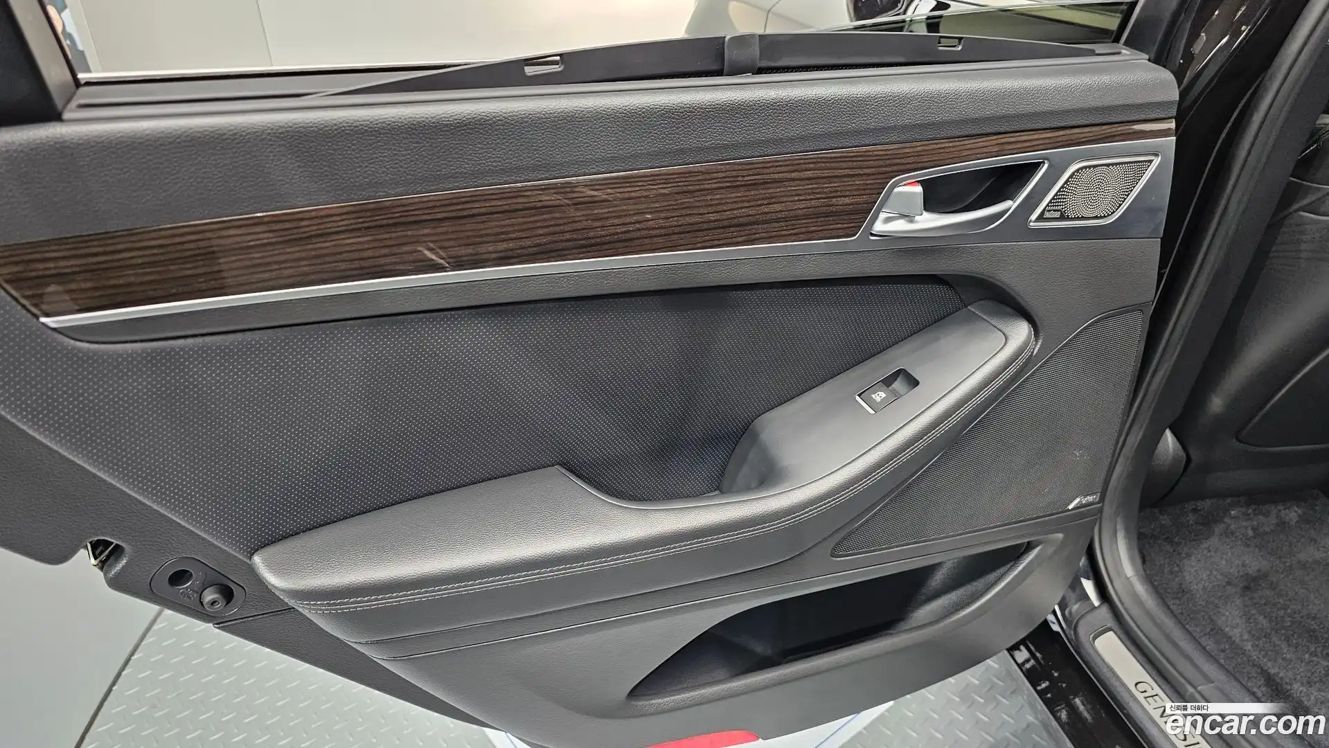 G80 Genesis 2019.0-INNER-035