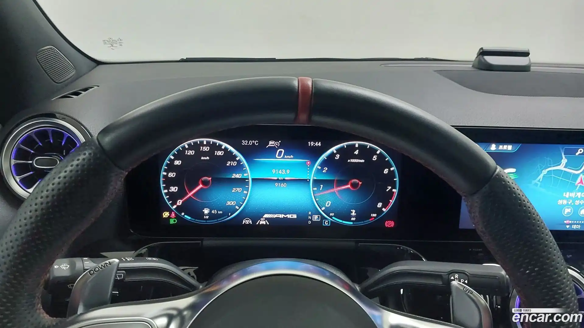 GLA-Class Mercedes-Benz 2022.11-INNER-008