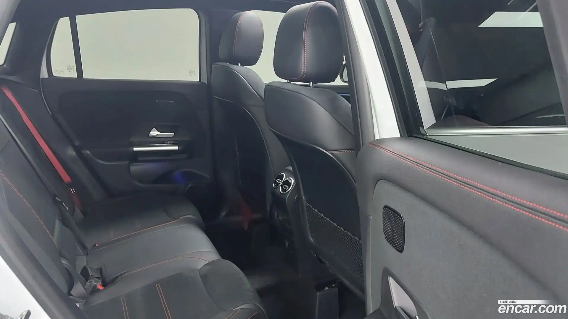 GLA-Class Mercedes-Benz 2022.11-INNER-010