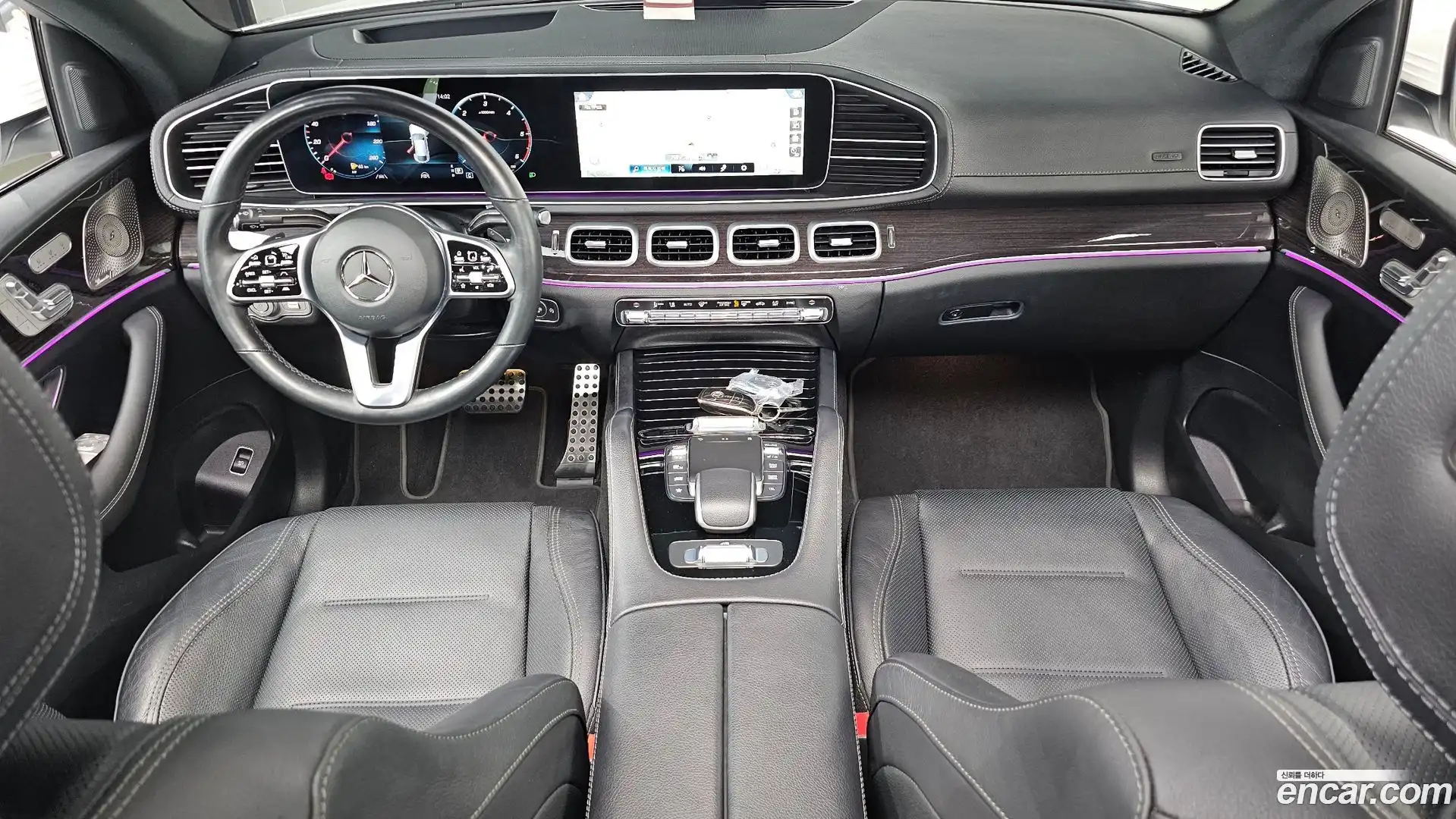 GLE-Class Mercedes-Benz 2023.8-INNER-007