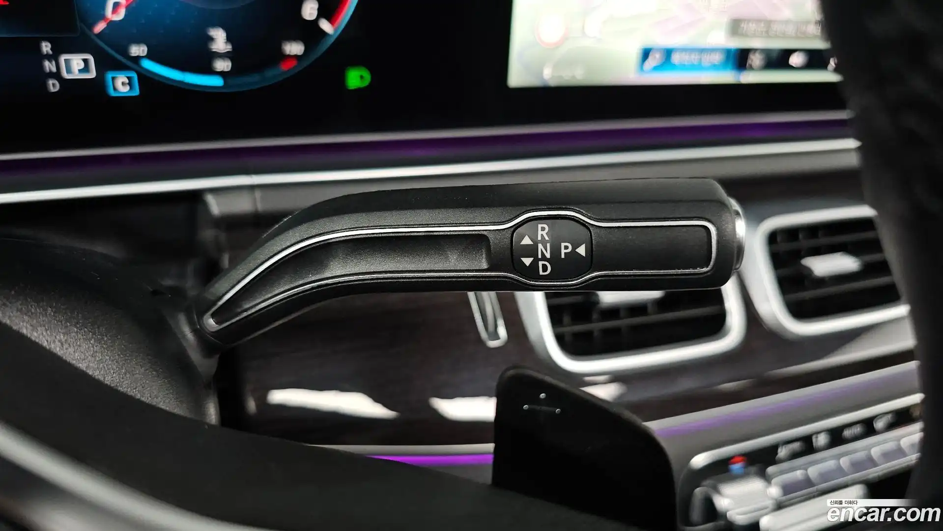 GLE-Class Mercedes-Benz 2023.8-INNER-009