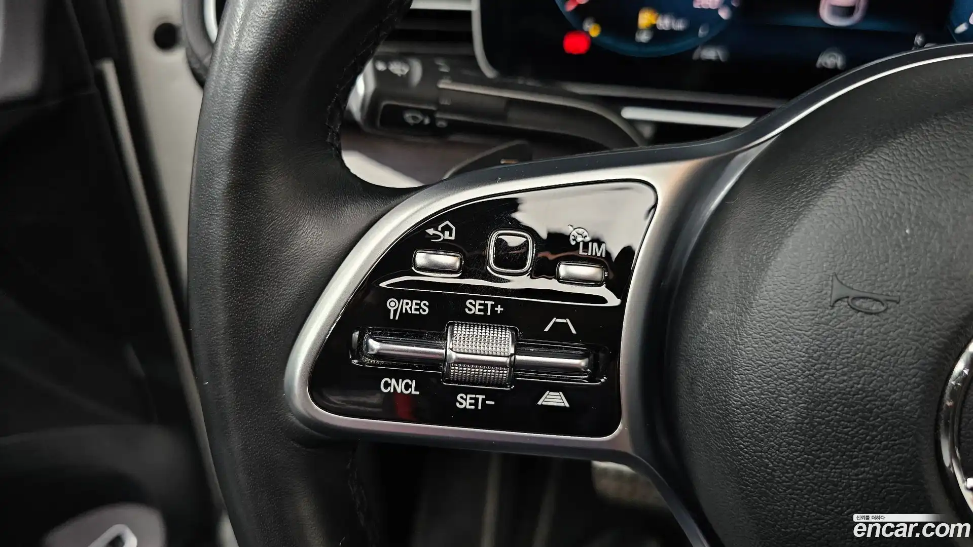 GLE-Class Mercedes-Benz 2023.8-OPTION-020