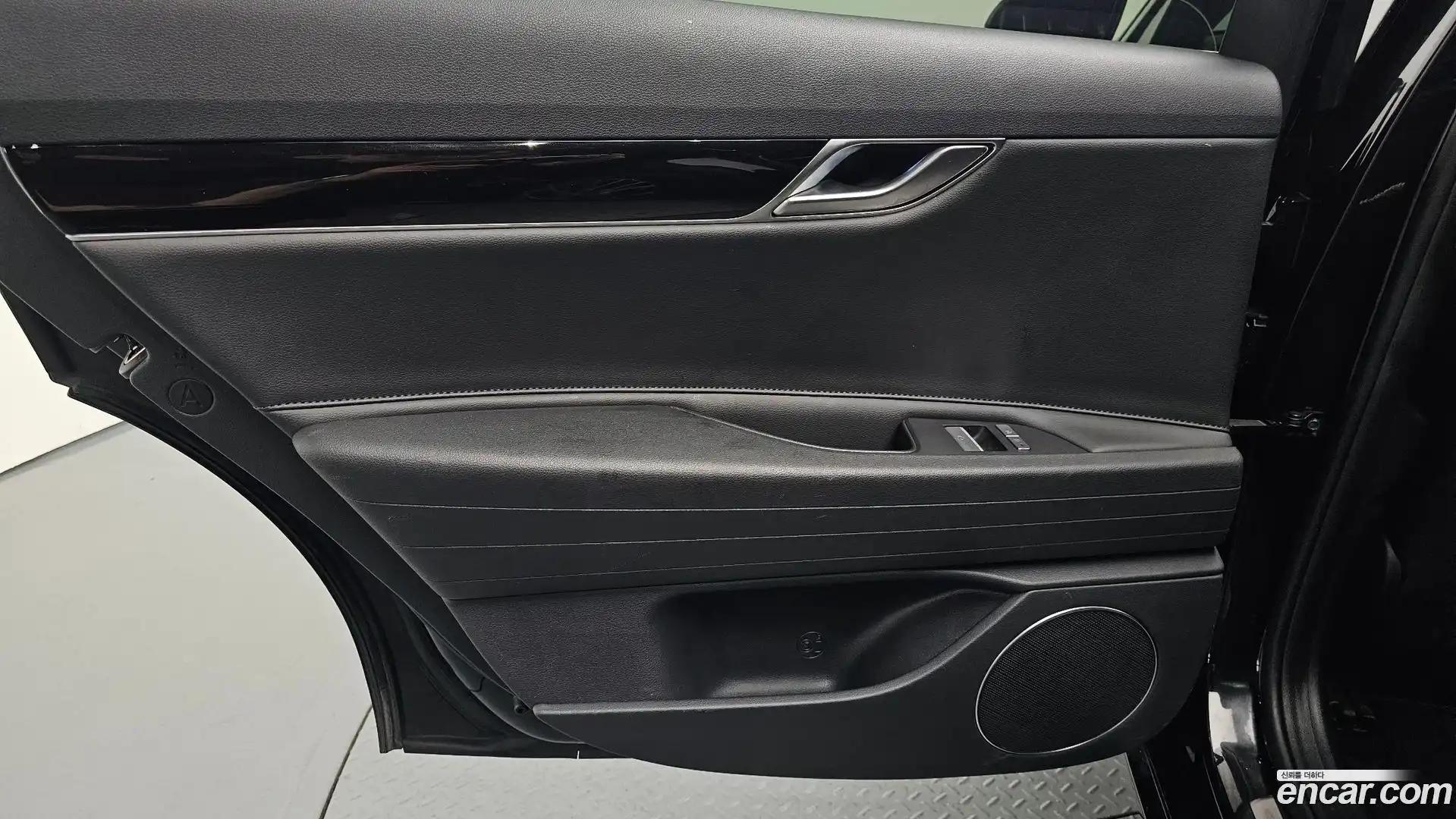 G80 Genesis 2022.7-INNER-035