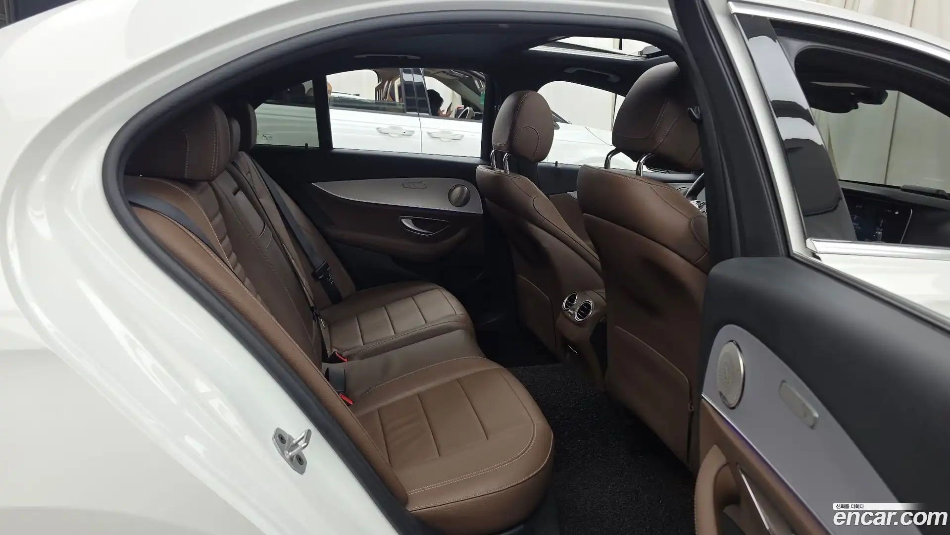 E-Class Mercedes-Benz 2020.11-OPTION-016