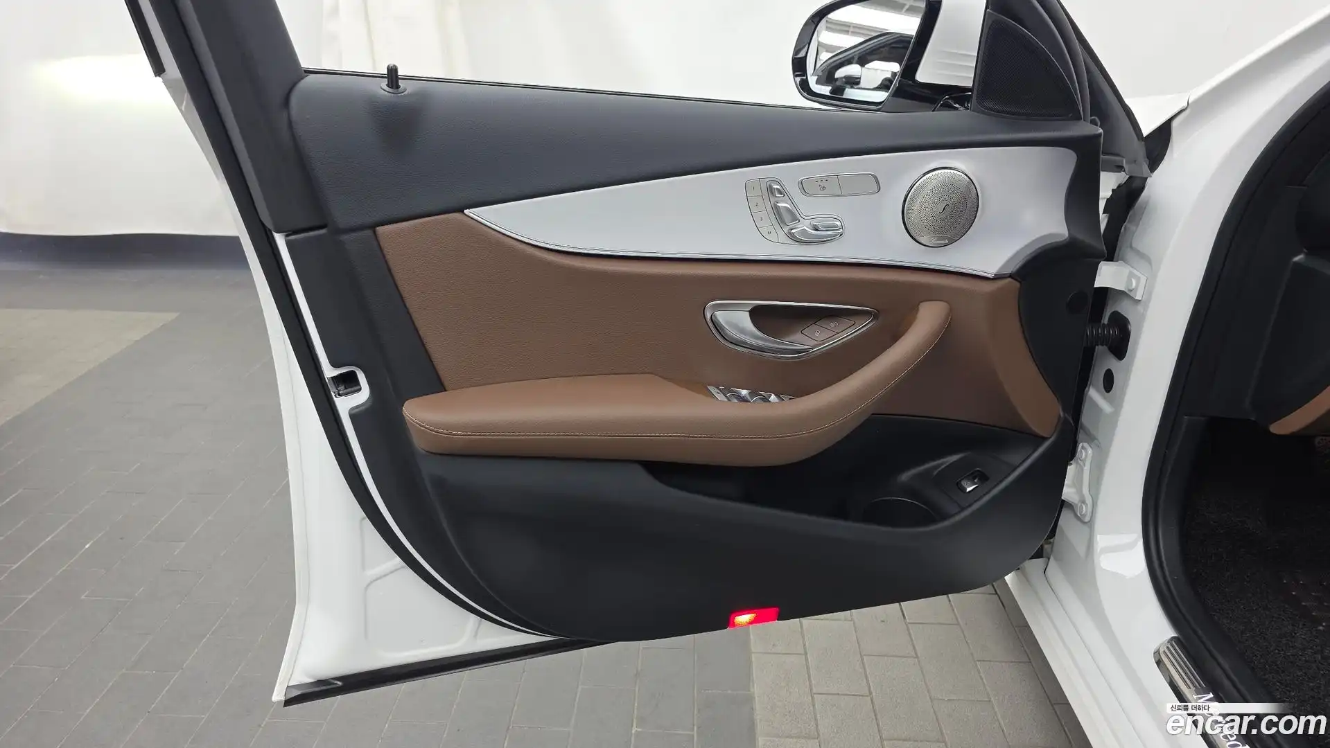 E-Class Mercedes-Benz 2020.11-INNER-034