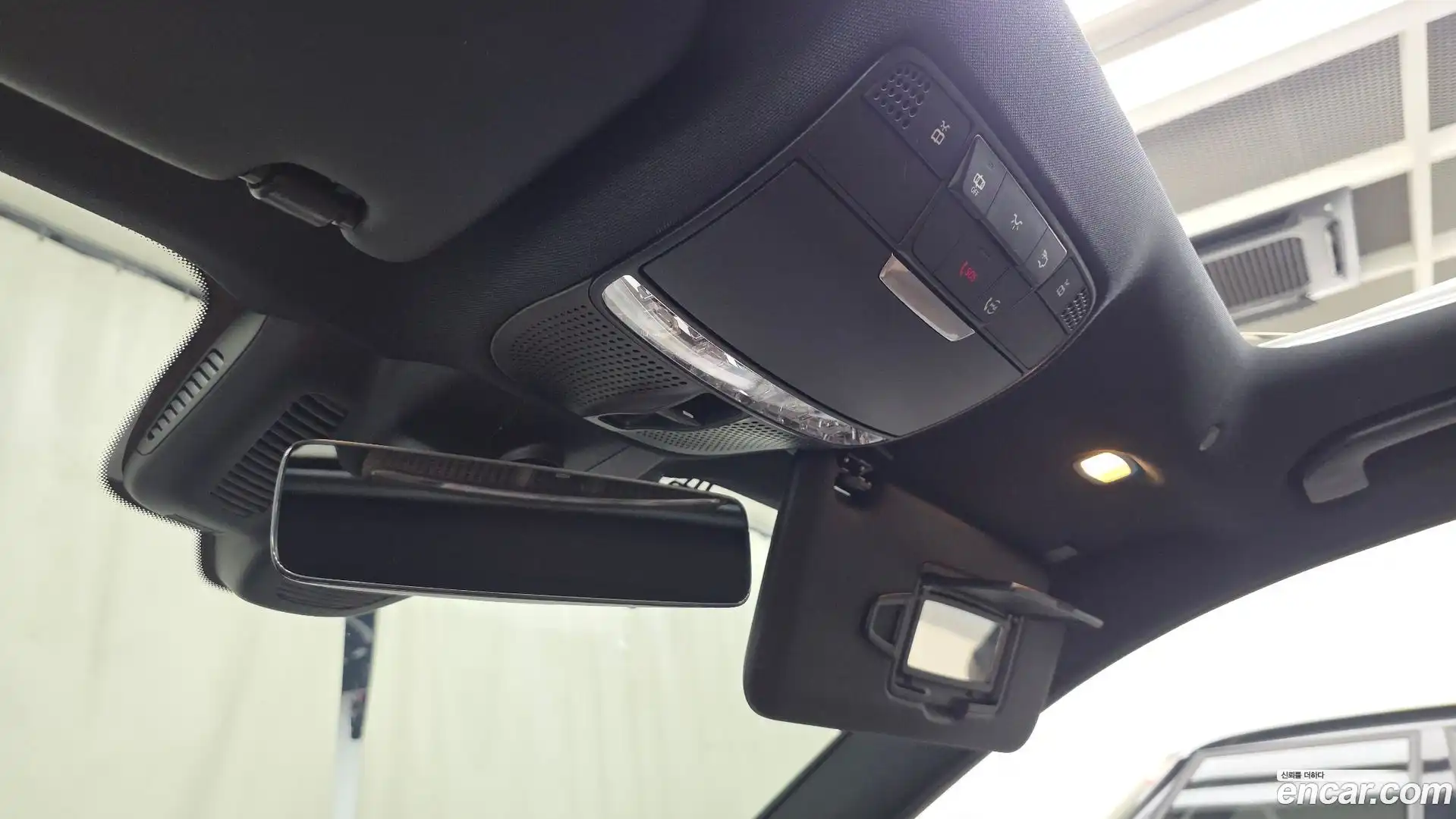 E-Class Mercedes-Benz 2020.11-OPTION-040