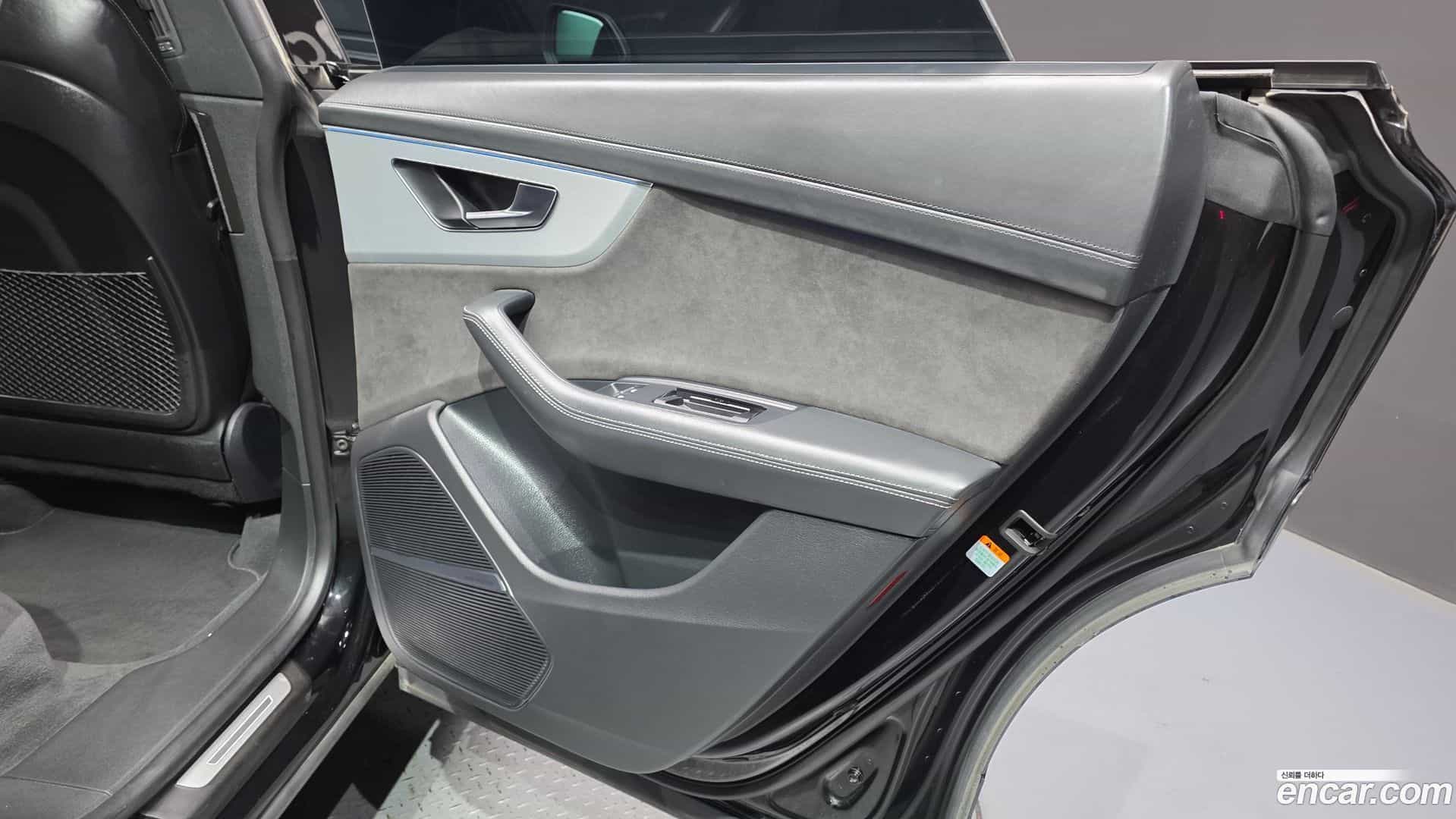 Q8 Audi 2022.5-INNER-035