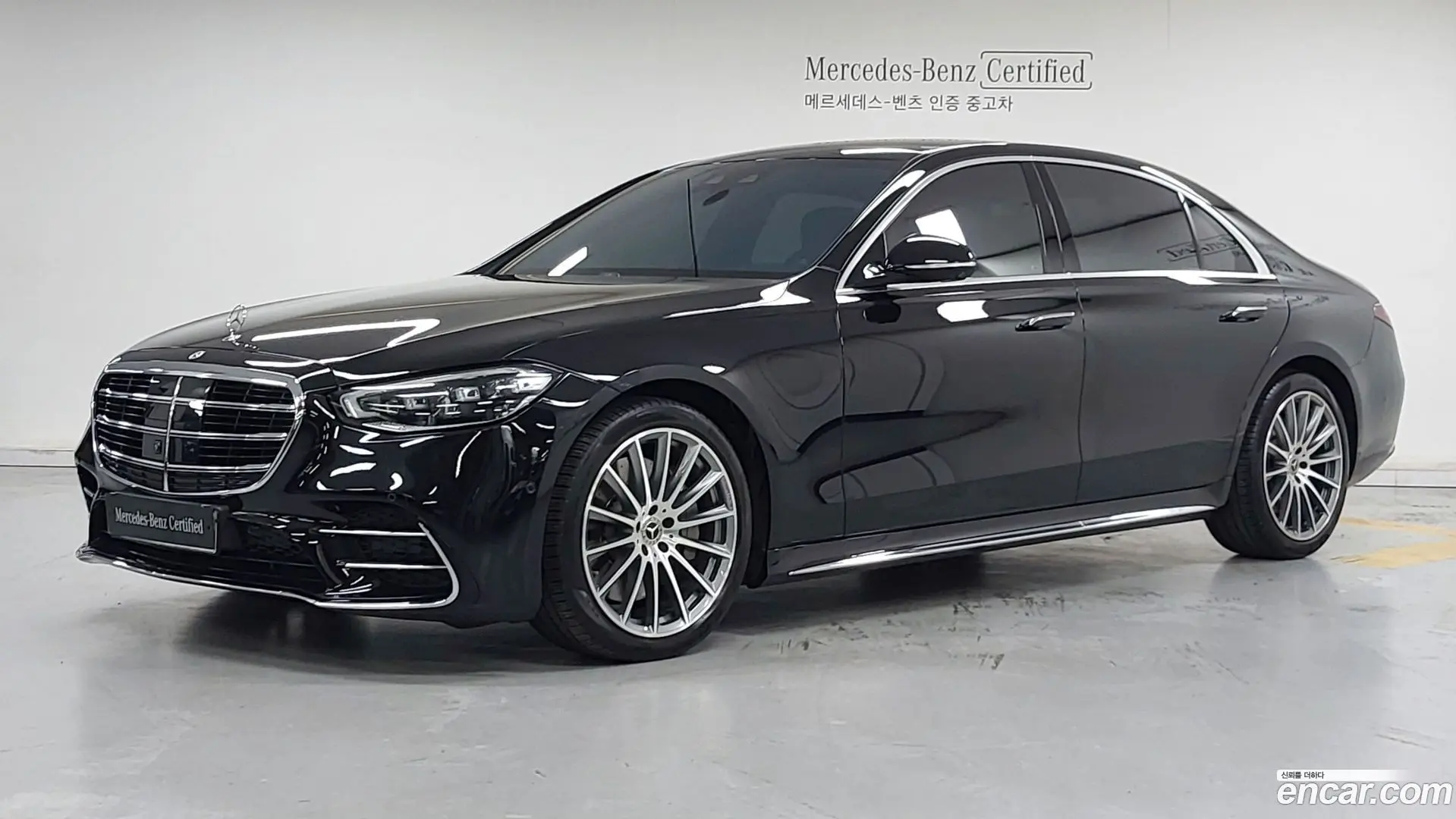 Main__Slider__Photo:S-Class Mercedes-Benz 2022.4-0