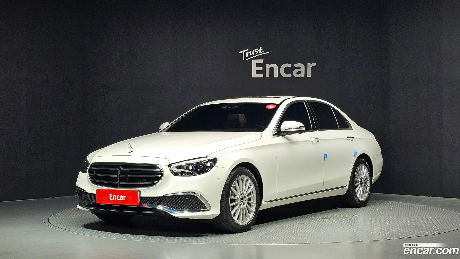 Main__Slider__Photo:E-Class Mercedes-Benz 2021.0-0
