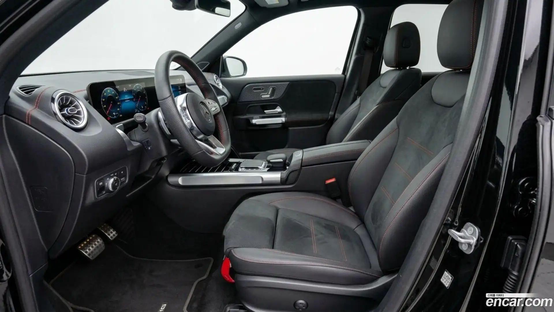 EQB Mercedes-Benz 2025.2-INNER-010