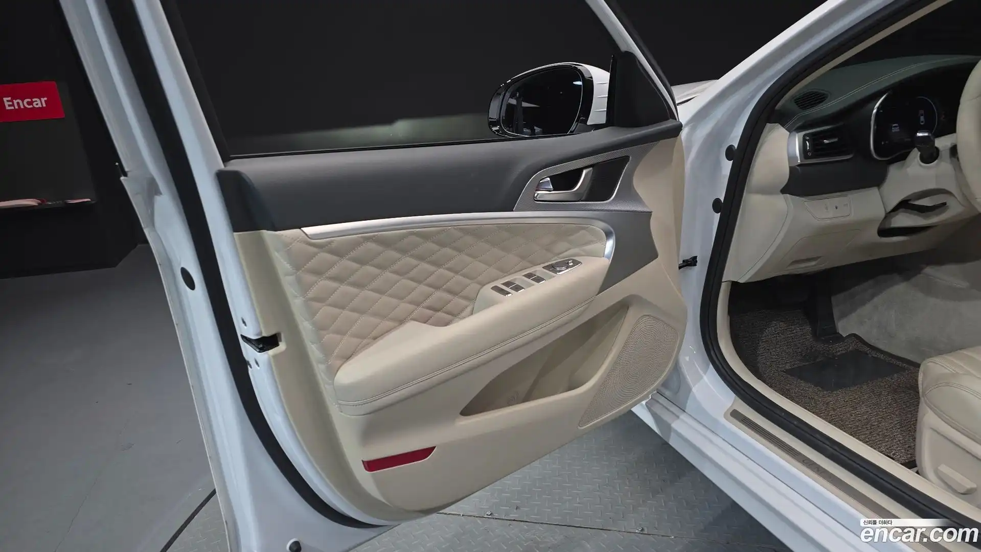 G70 Genesis 2021.11-INNER-034