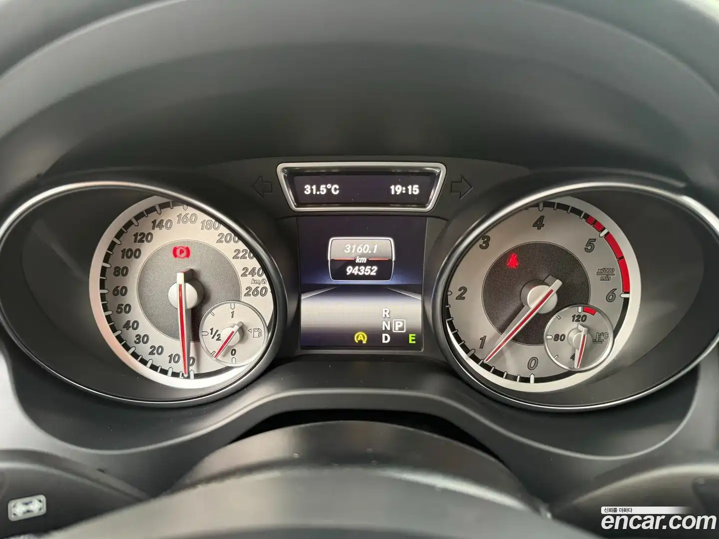GLA-Class Mercedes-Benz 2015.8-OUTER-006