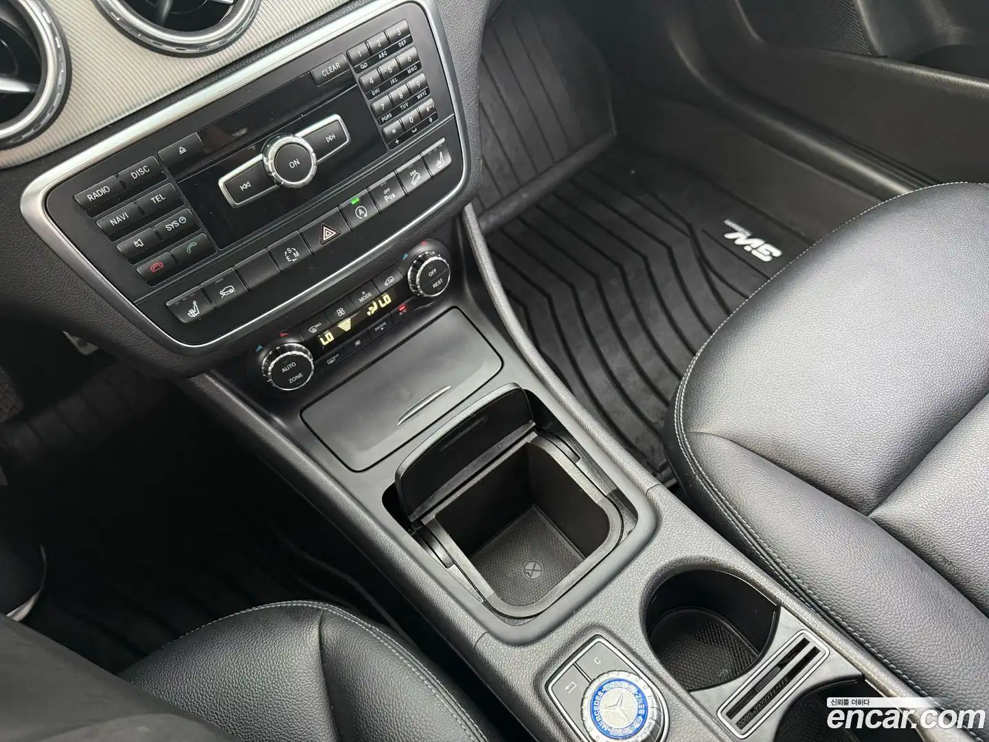 GLA-Class Mercedes-Benz 2015.8-OPTION-018