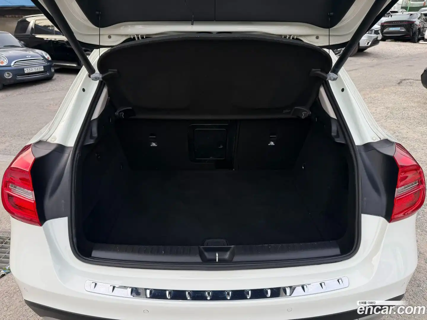 GLA-Class Mercedes-Benz 2015.8-OPTION-023