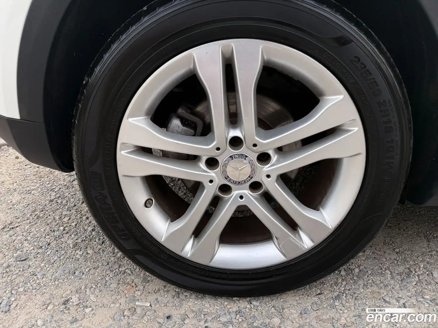 GLA-Class Mercedes-Benz 2015.8-OPTION-024