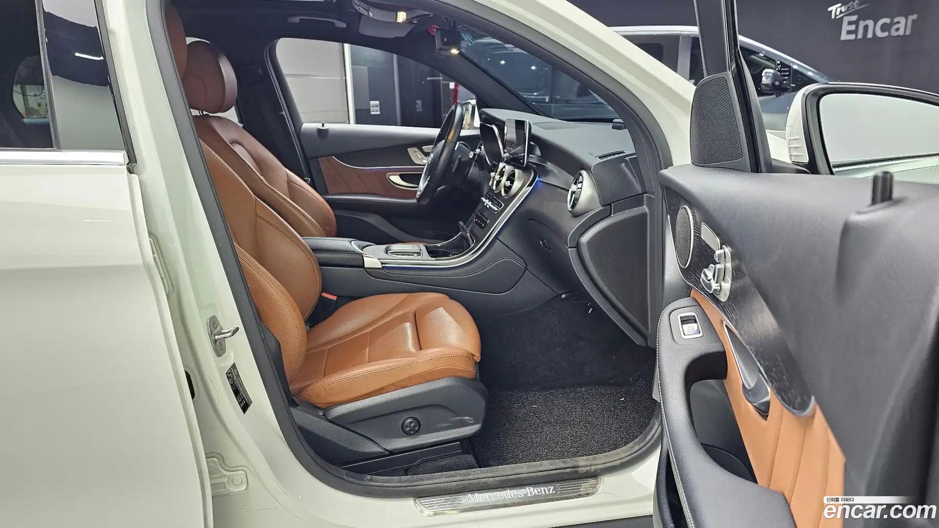 GLC-Class Mercedes-Benz 2020.11-OPTION-015