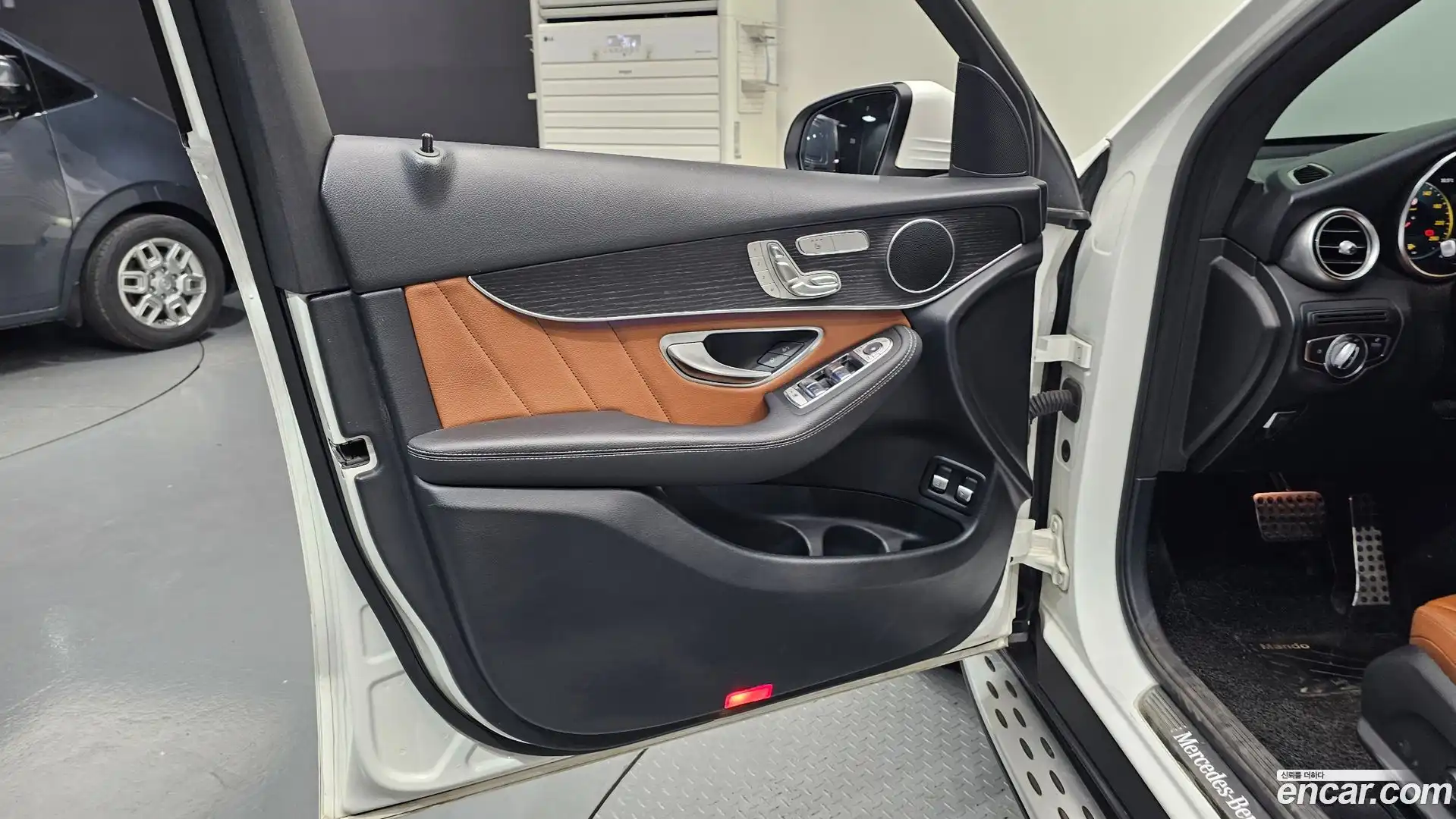 GLC-Class Mercedes-Benz 2020.11-INNER-034