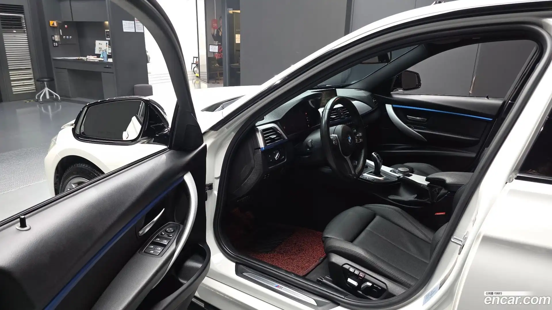 3-Series BMW 2018.4-INNER-010