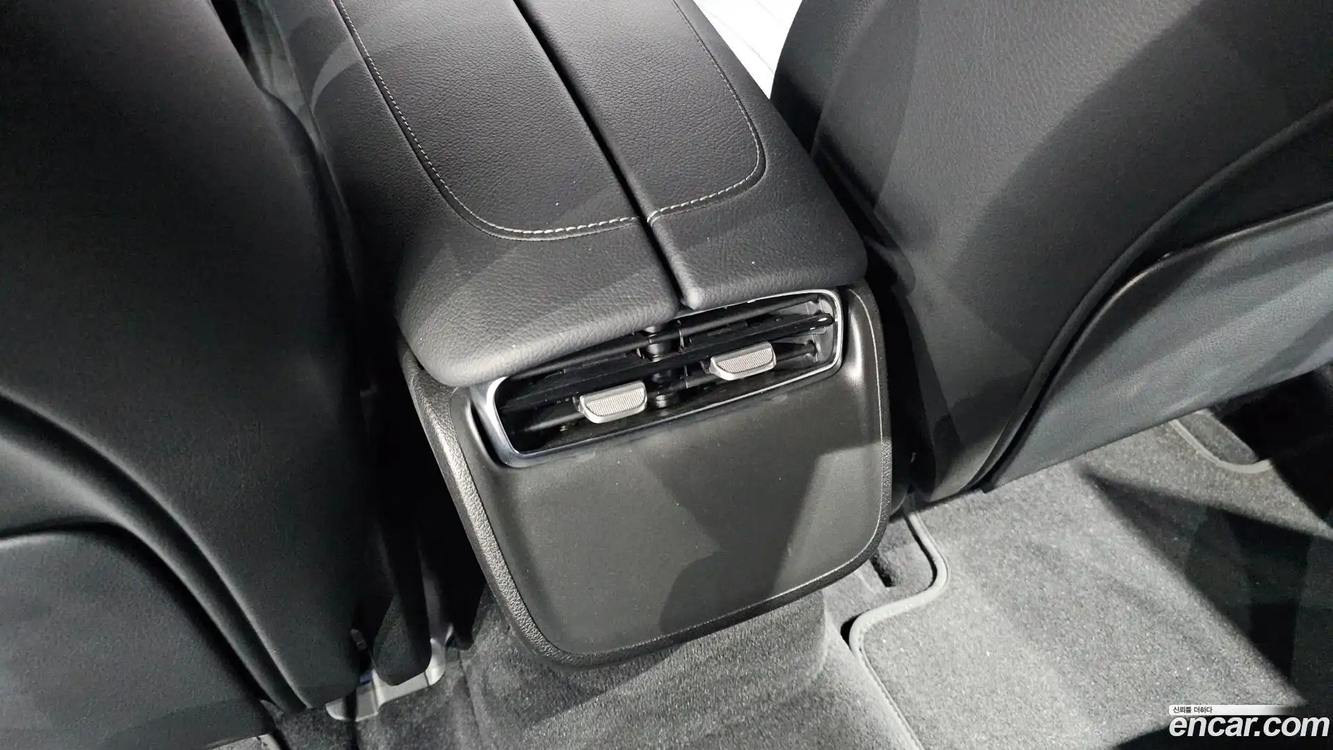 EQE Mercedes-Benz 2022.10-OPTION-044