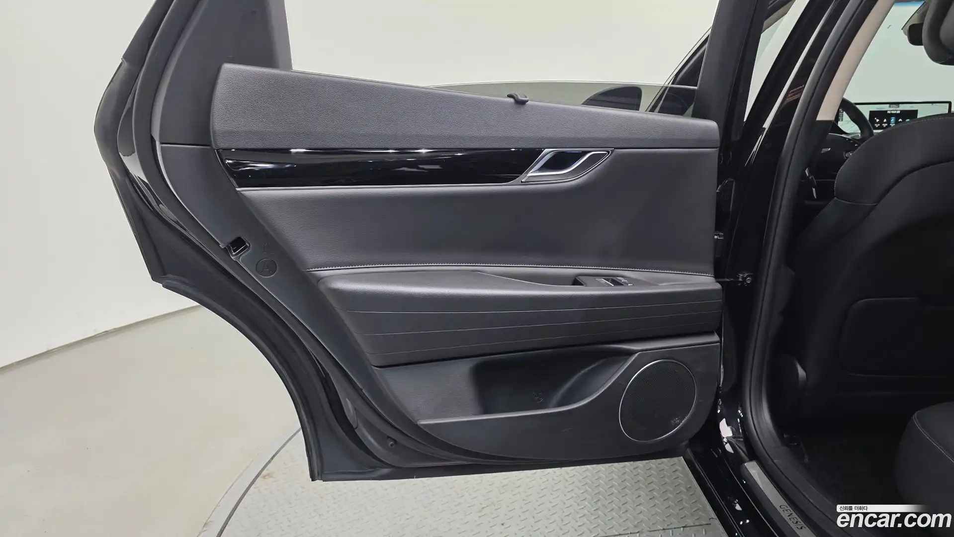 G80 Genesis 2022.11-INNER-035