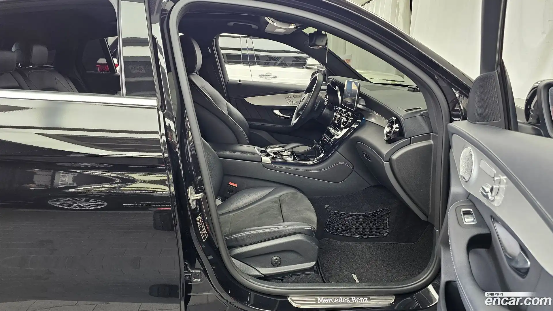 GLC-Class Mercedes-Benz 2019.8-OPTION-015