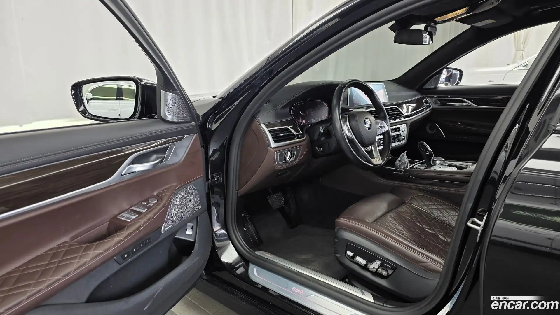 7-Series BMW 2021.9-INNER-010