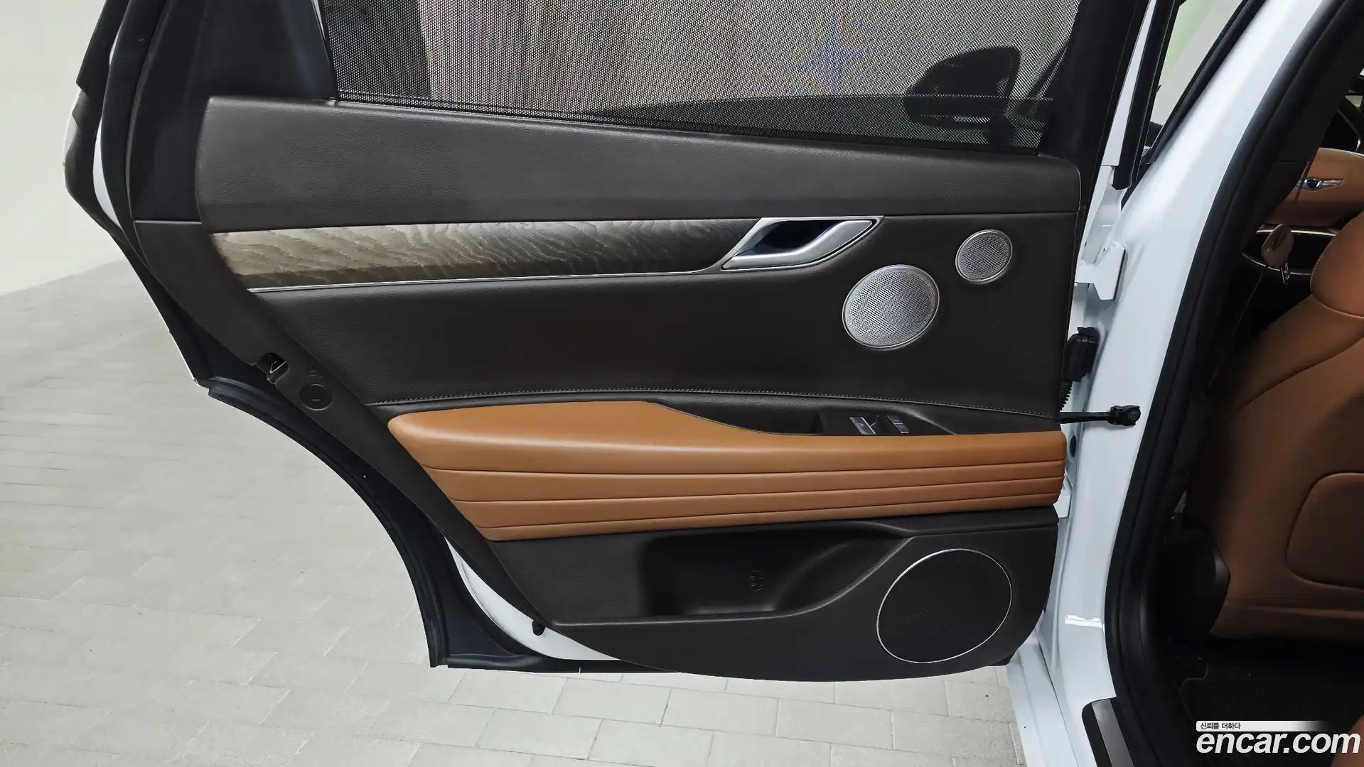 G80 Genesis 2022.2-INNER-035