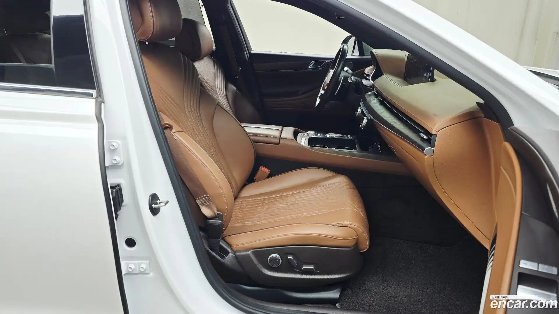 G80 Genesis 2022.2-INNER-036