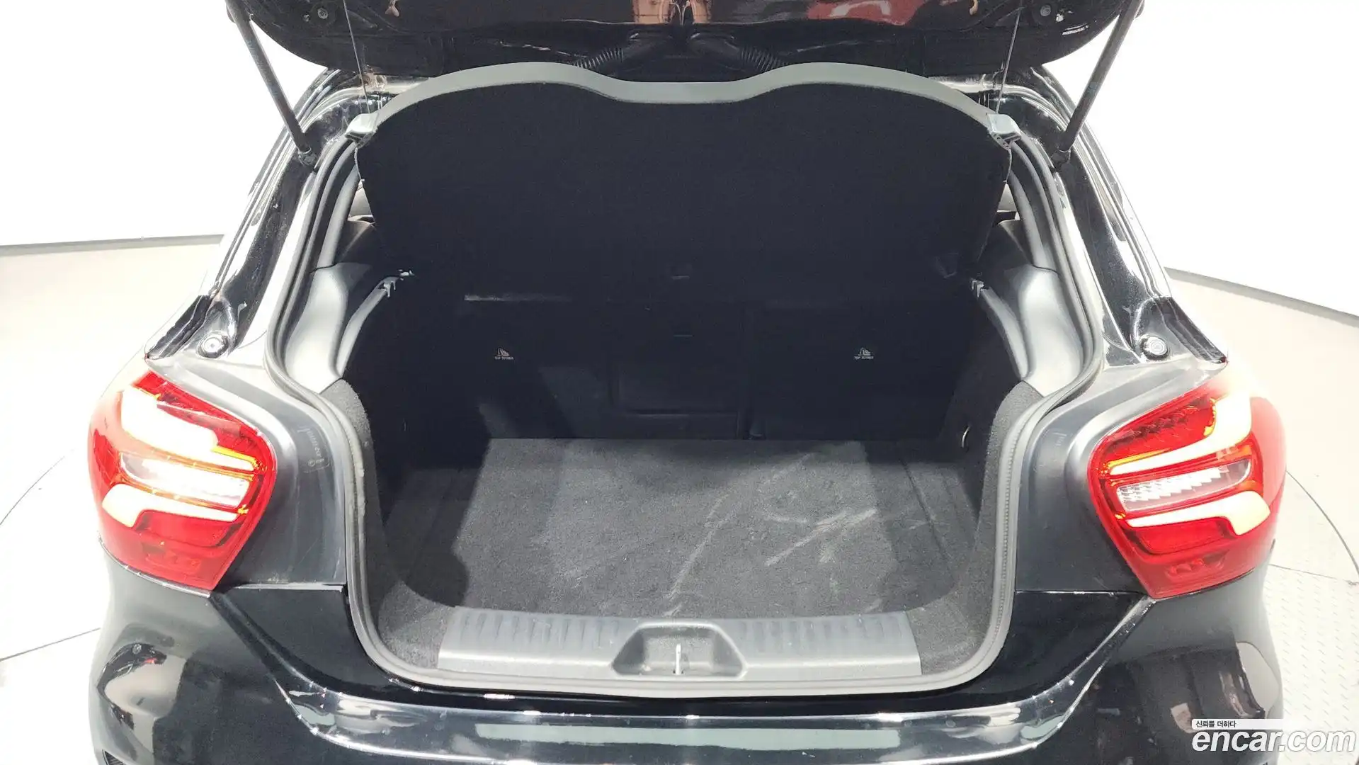 A-Class Mercedes-Benz 2017.2-OPTION-024