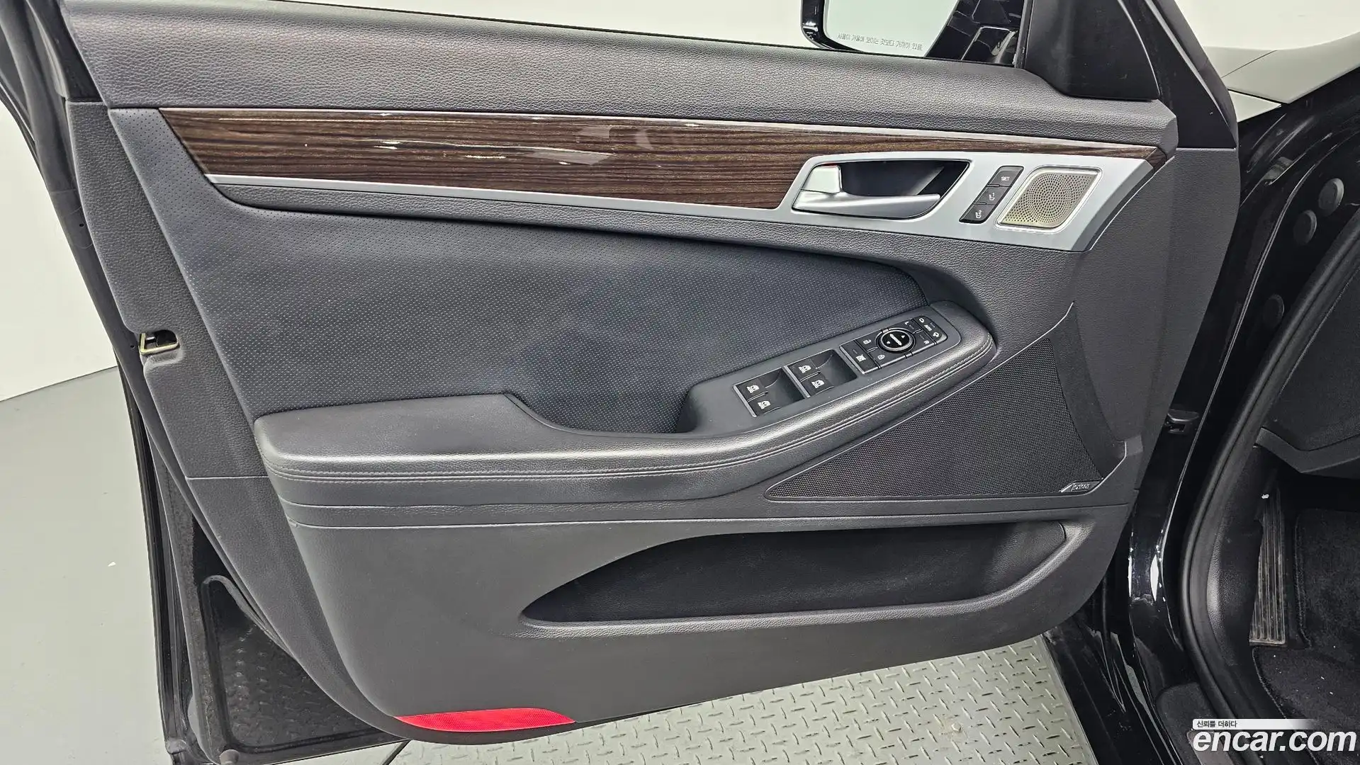 G80 Genesis 2019.4-INNER-034