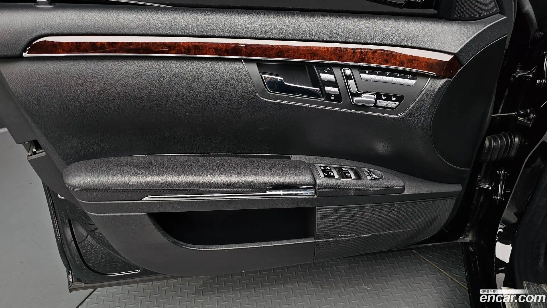 S-Class Mercedes-Benz 2010.0-INNER-034