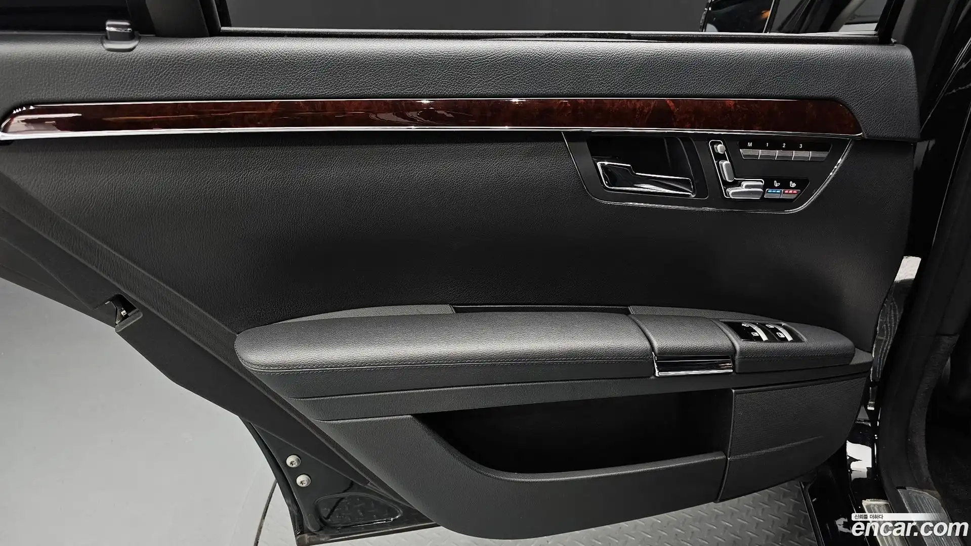S-Class Mercedes-Benz 2010.0-INNER-035