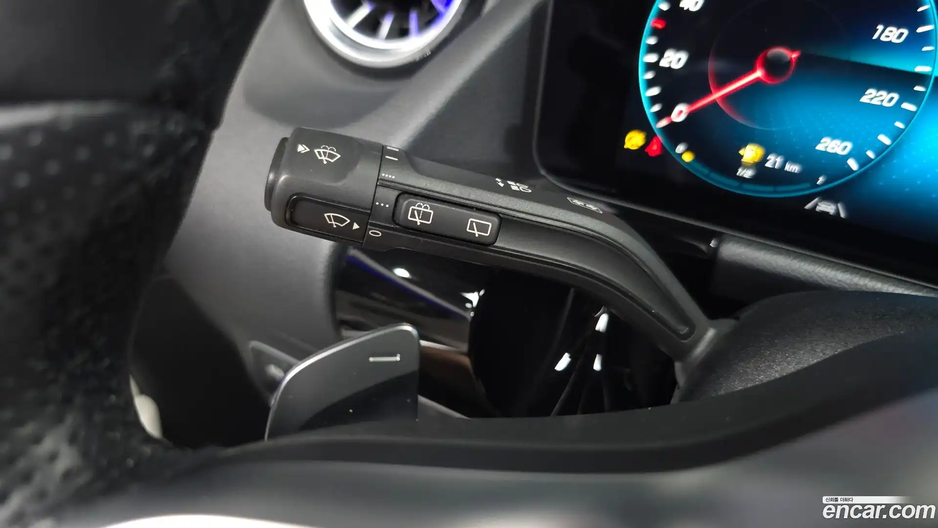 GLA-Class Mercedes-Benz 2020.11-OPTION-040