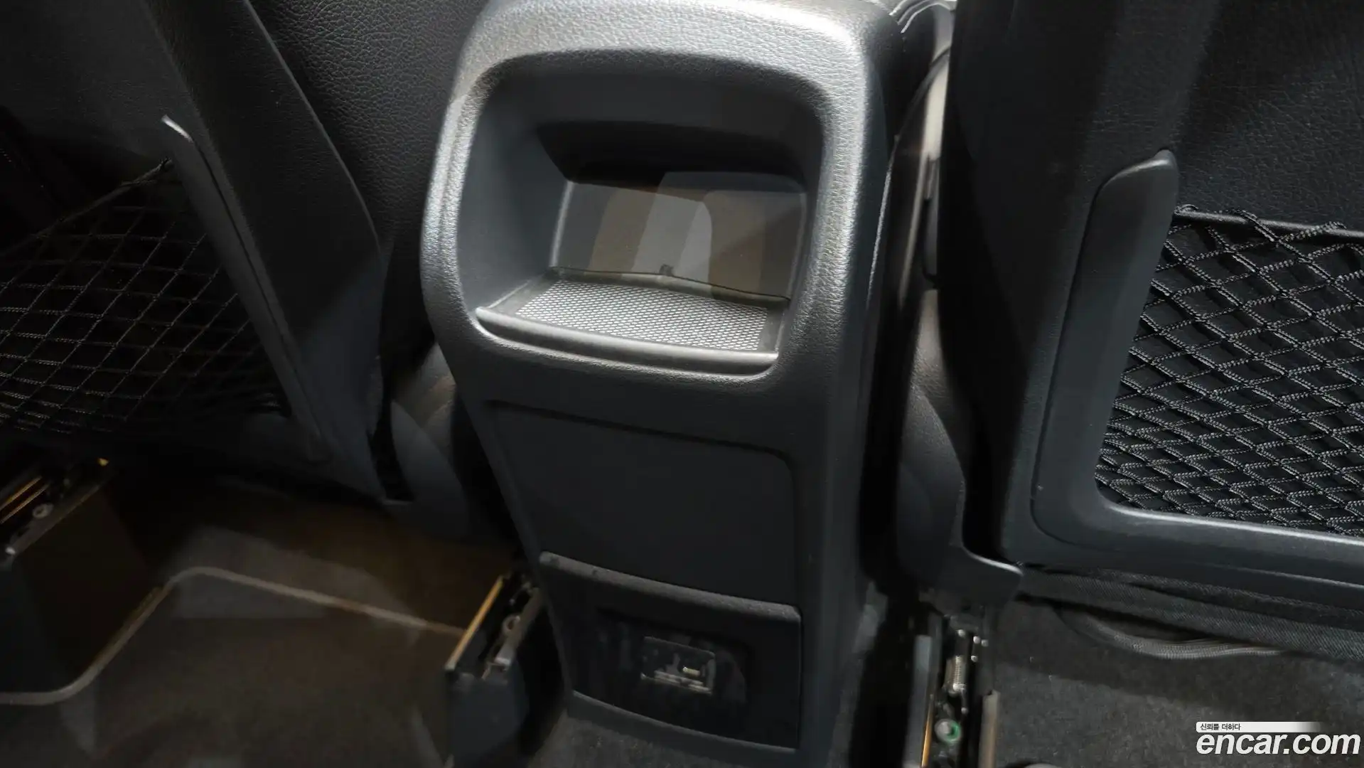 GLA-Class Mercedes-Benz 2020.11-OPTION-044