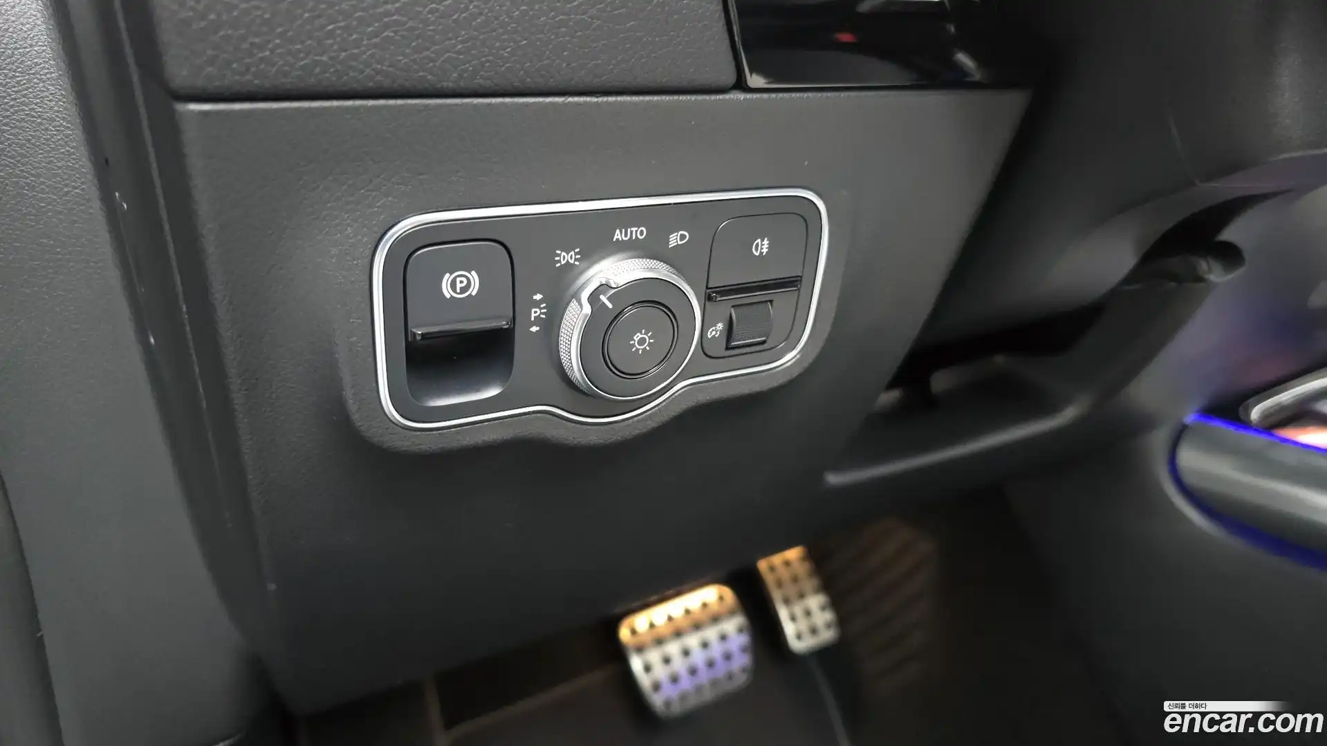 GLA-Class Mercedes-Benz 2020.11-OPTION-045