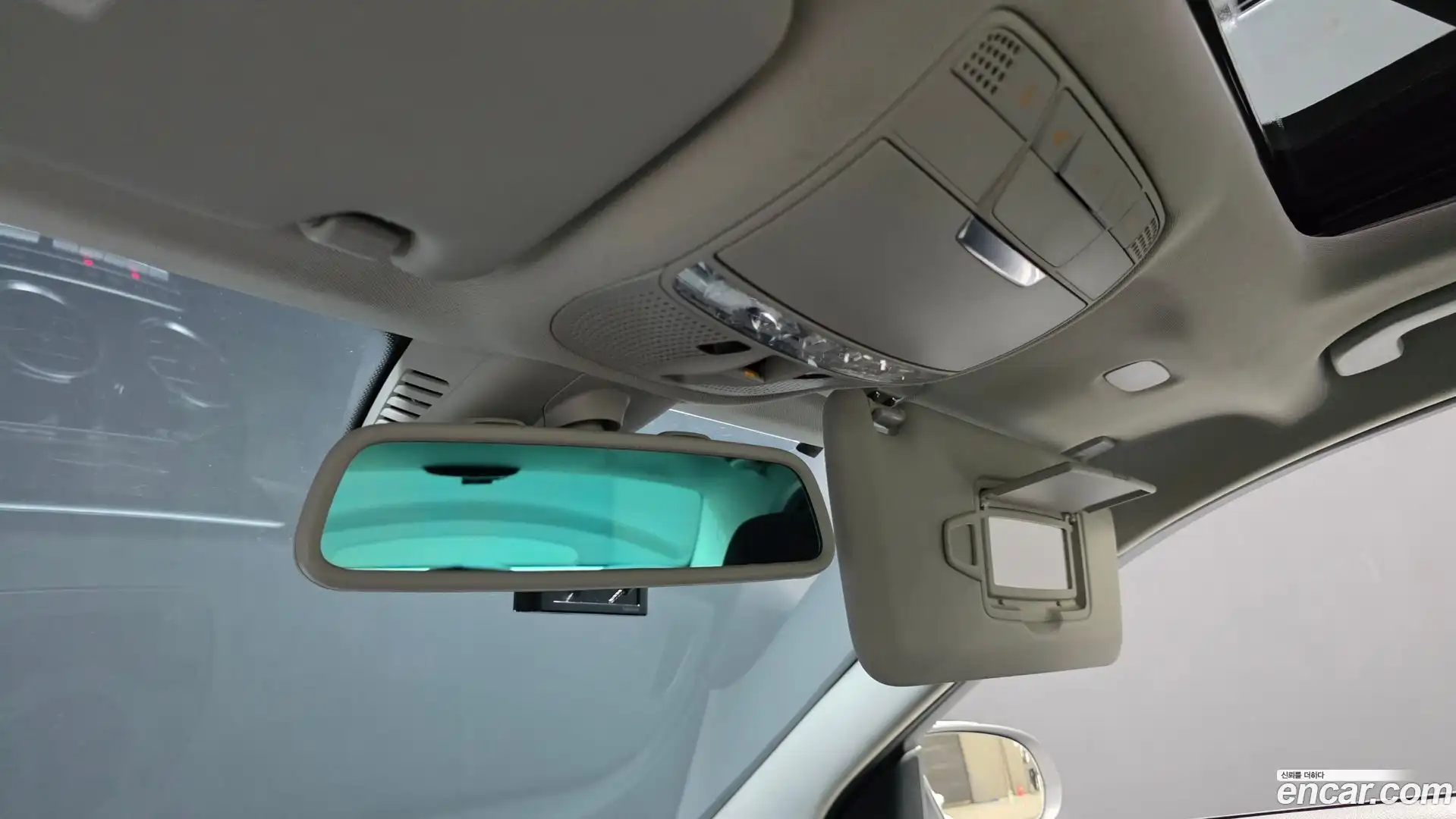 C-Class Mercedes-Benz 2017.1-OPTION-021