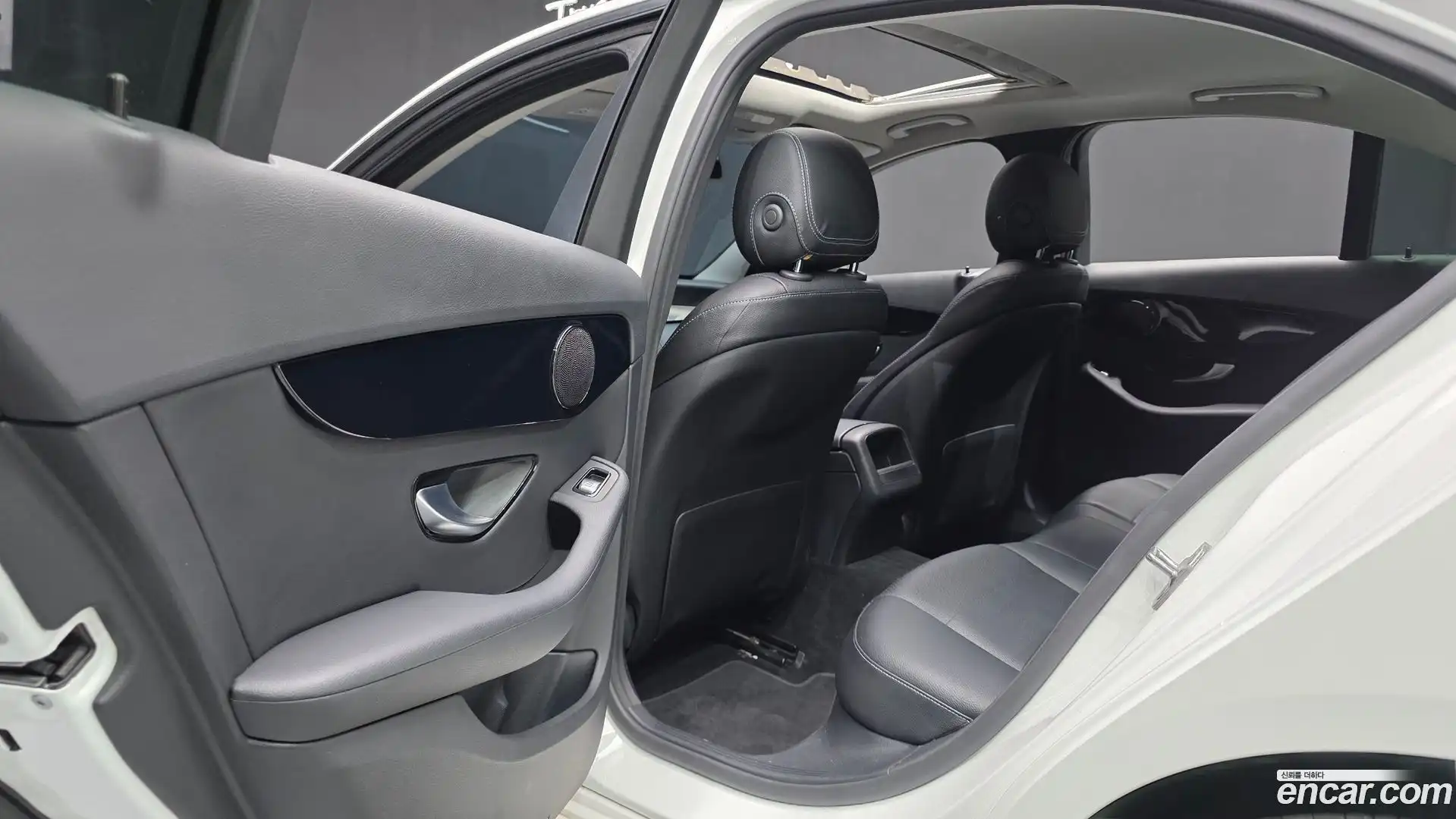 C-Class Mercedes-Benz 2017.1-OPTION-022