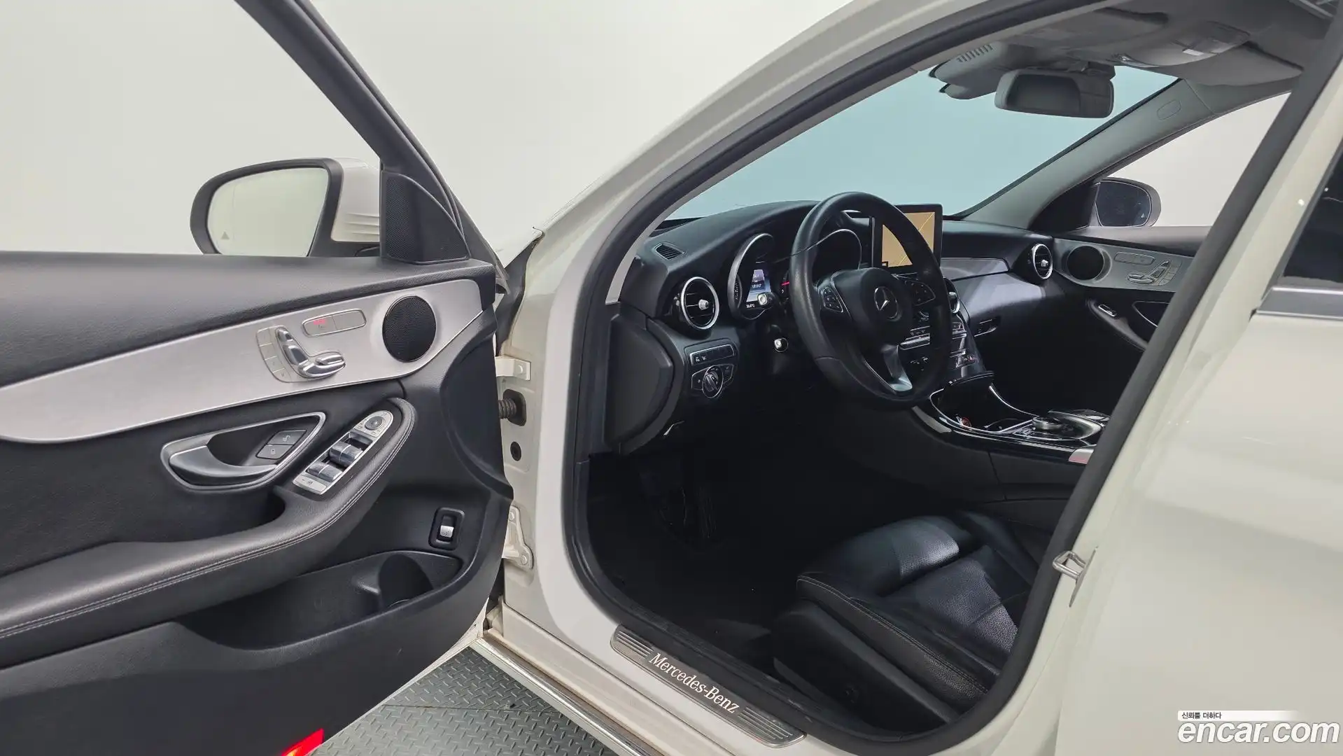 C-Class Mercedes-Benz 2017.0-INNER-010