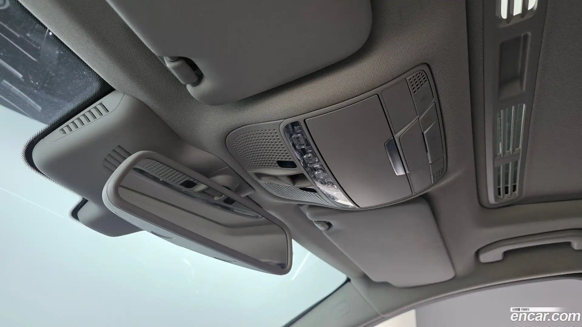 C-Class Mercedes-Benz 2017.0-OPTION-023