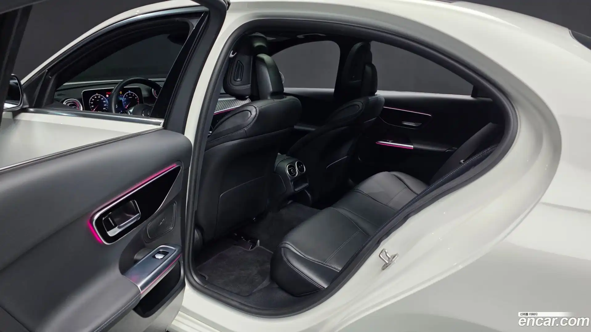C-Class Mercedes-Benz 2022.3-INNER-036