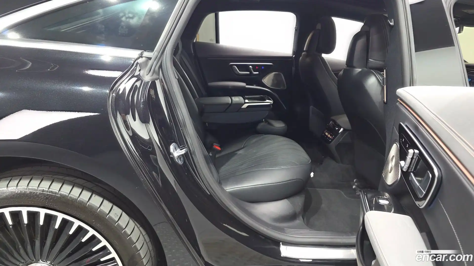 EQS Mercedes-Benz 2023.10-OPTION-016