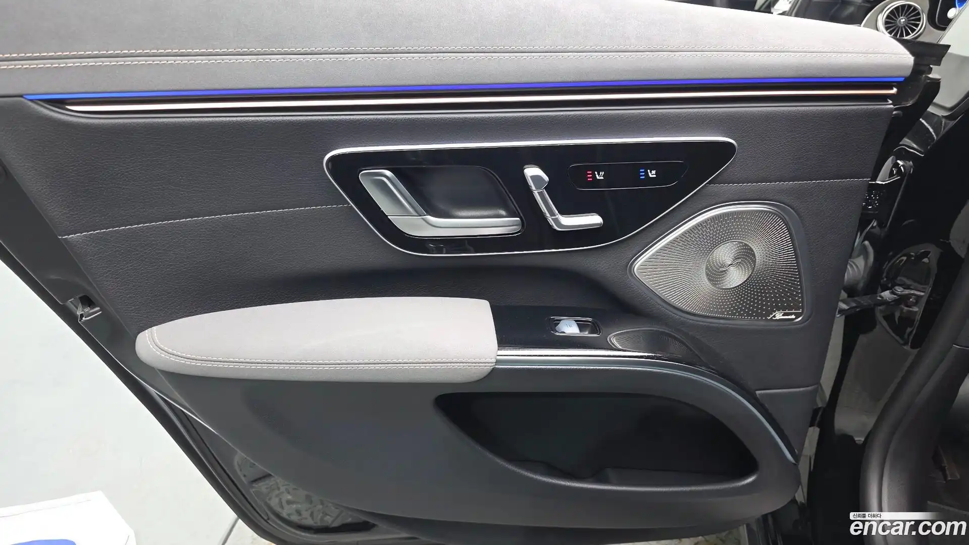 EQS Mercedes-Benz 2023.10-INNER-035