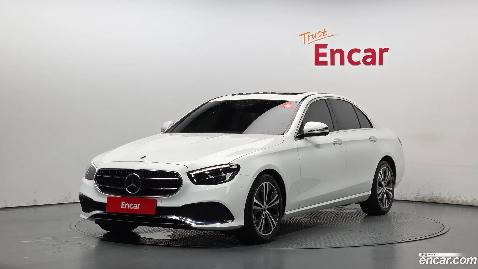 Main__Slider__Photo:E-Class Mercedes-Benz 2021.5-0